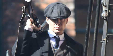 landscape-1493204622-cillian-murphy-filming-peaky-blinders