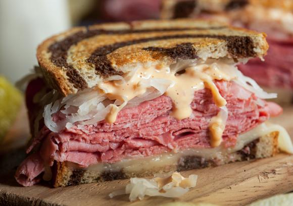 Reuben_Sandwich_with_Russian_Dressing_1.jpg